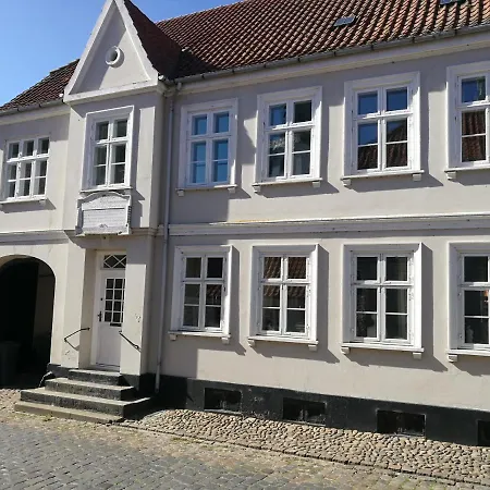 Alojamento de Acomodação e Pequeno-almoço Kjobing Manor *