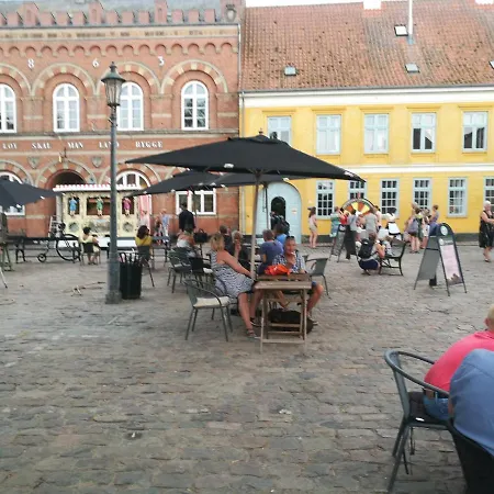Bed & Breakfast Kjobing Manor 4*